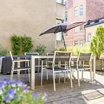 Spacious One-bedroom On A Pedestrian Street, Right In The Center Huoneisto *