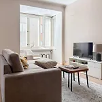 Huoneisto Spacious One-bedroom On A Pedestrian Street, Right In The Center *
