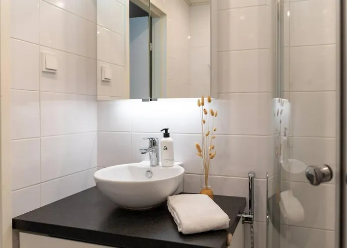 Spacious One-bedroom On A Pedestrian Street, Right In The Center Διαμέρισμα Ελσίνκι