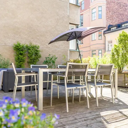 Spacious One-bedroom On A Pedestrian Street, Right In The Center דירה *