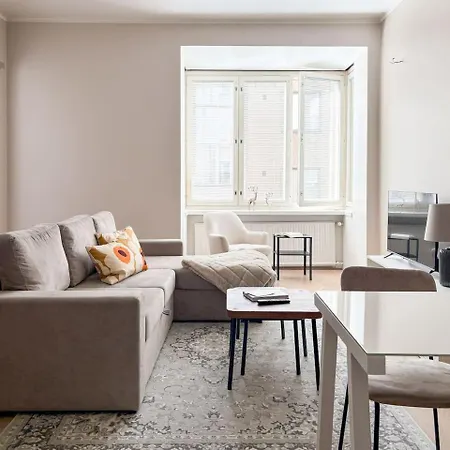 Spacious One-bedroom On A Pedestrian Street, Right In The Center דירה *