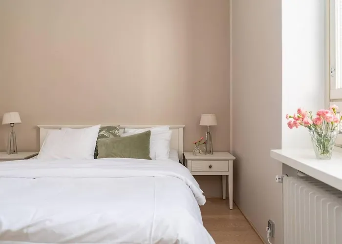 Spacious One-bedroom On A Pedestrian Street, Right In The Center דירה הלסינקי